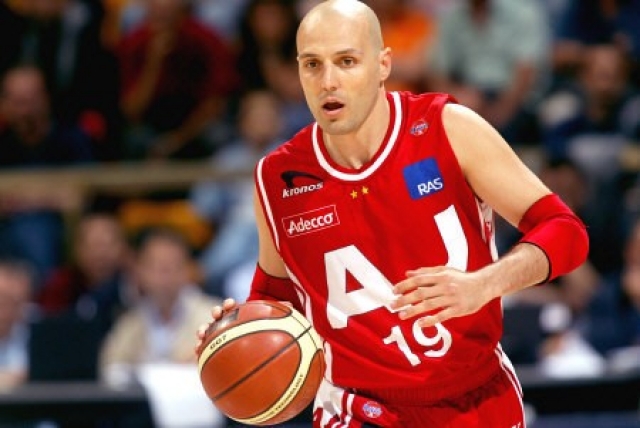 Djordjevic con la maglia dell'Olimpia Armani Jeans Milano
